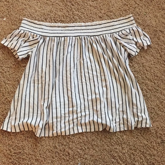 Off the shoulder shirt - Picture 1 of 3